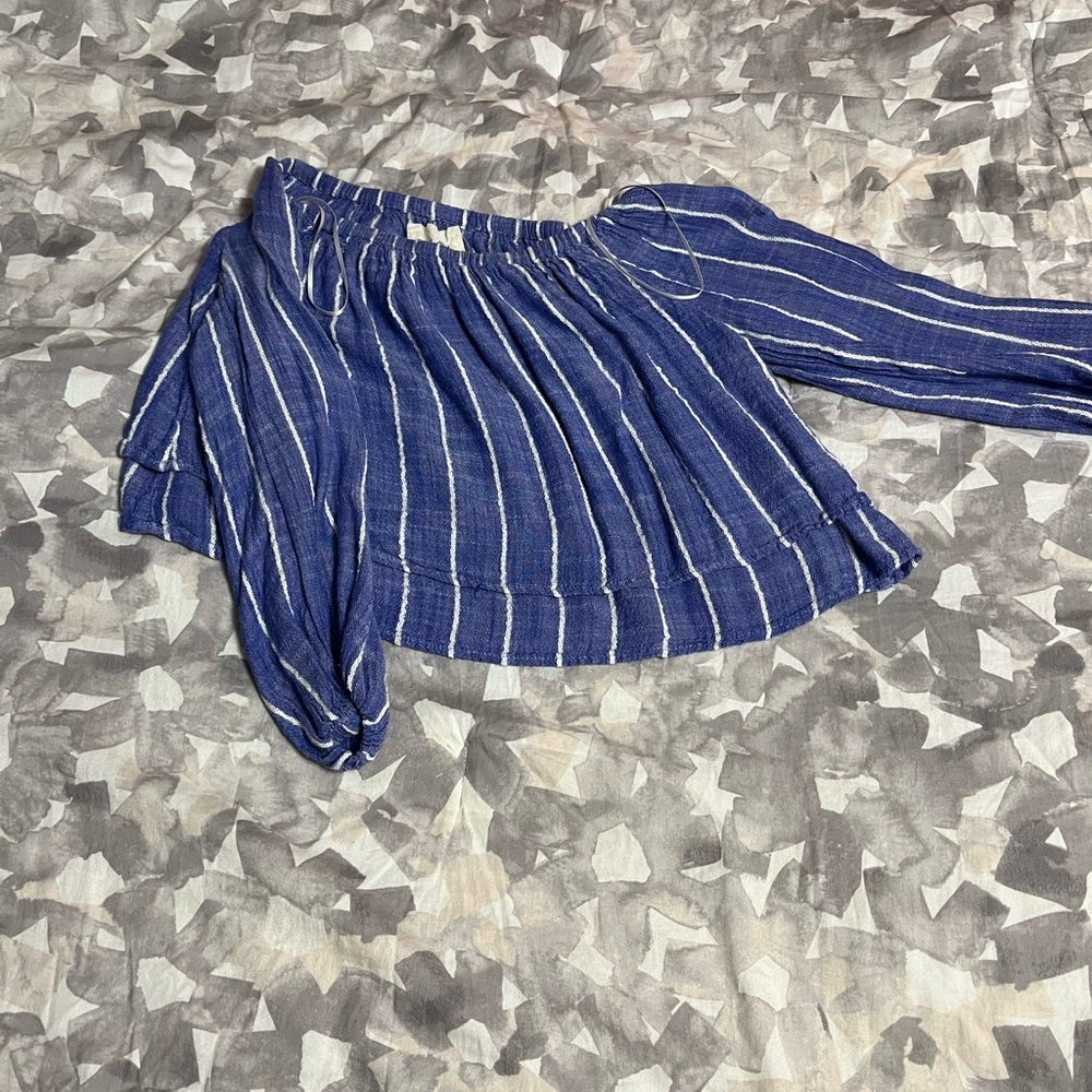Thread supply blue and white stripped off the shoulder crop-top
